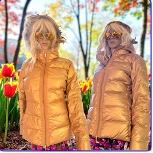 Flash Sale🦃🦃🦃Moncler Shiny Gold Puffer Jacket with Faux Fur Trim Size 2 ⭐️✨Firm$